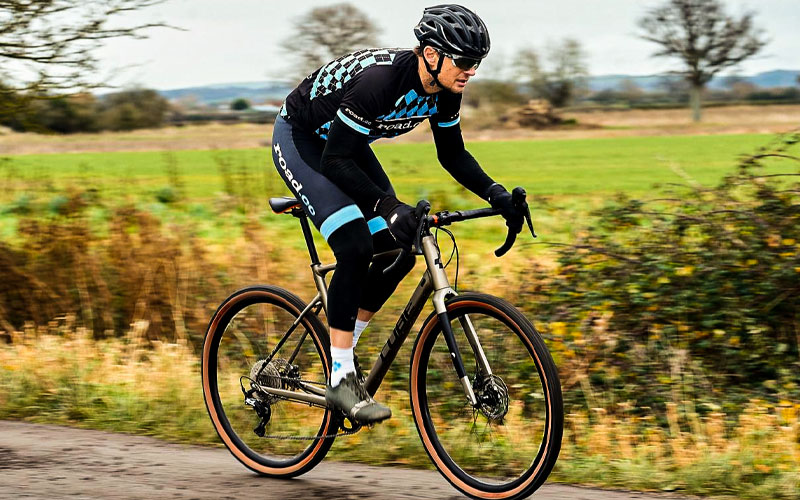 How to Choose the Best Cycling Uniforms for Long Rides